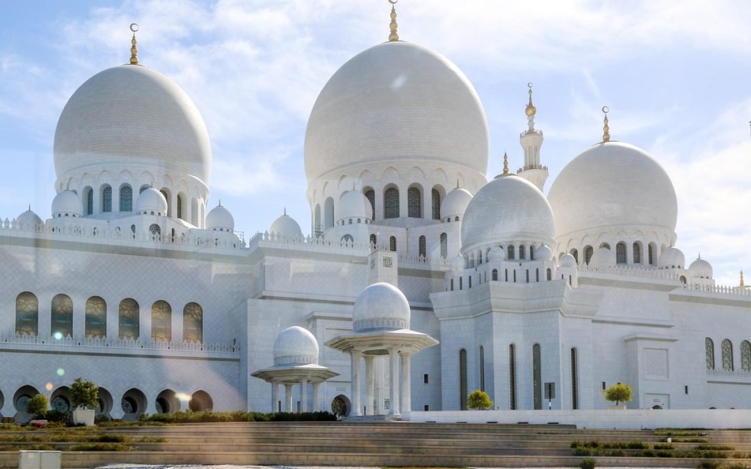 Luxury Cruises from Abu Dhabi: Experience Arabian Elegance